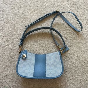 Coach Swinger Bag in Signature Jacquard